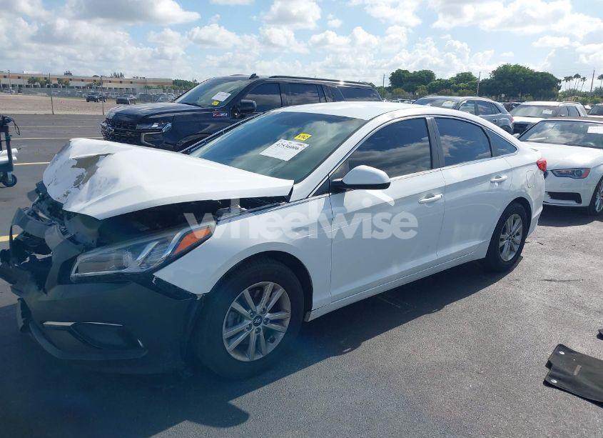 Photo 2 of 2016 Hyundai Sonata SE (VIN 5NPE24AF8GH404056)