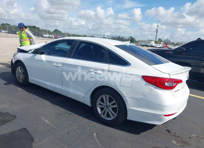 Photo 3 of 2016 Hyundai Sonata SE (VIN 5NPE24AF8GH404056)
