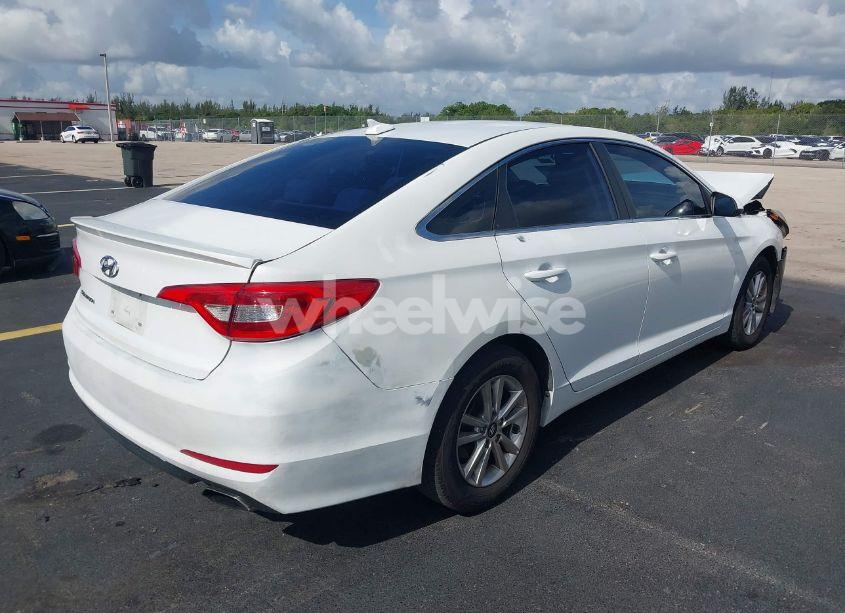 Photo 4 of 2016 Hyundai Sonata SE (VIN 5NPE24AF8GH404056)