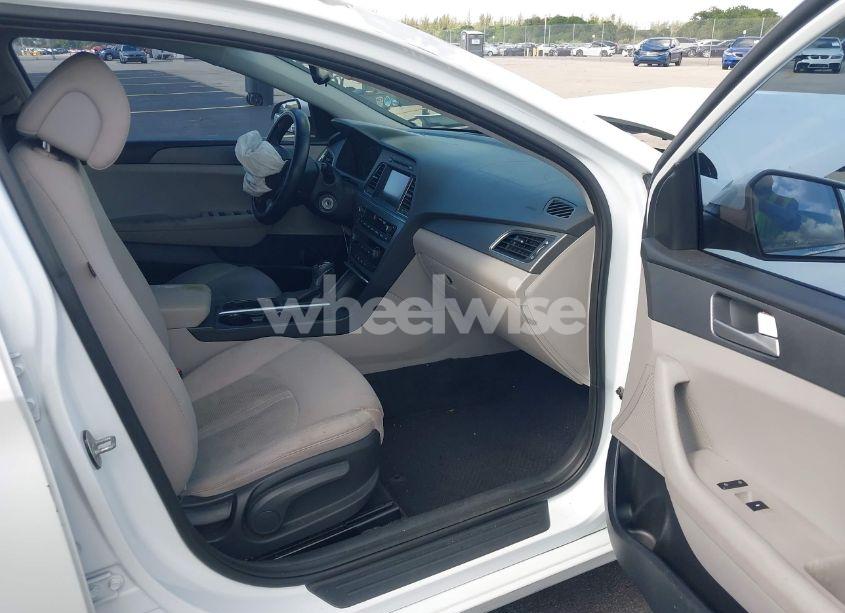 Photo 5 of 2016 Hyundai Sonata SE (VIN 5NPE24AF8GH404056)