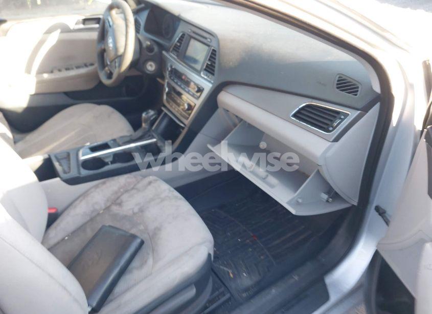 Photo 5 of 2016 Hyundai Sonata SE (VIN 5NPE24AF8GH425800)