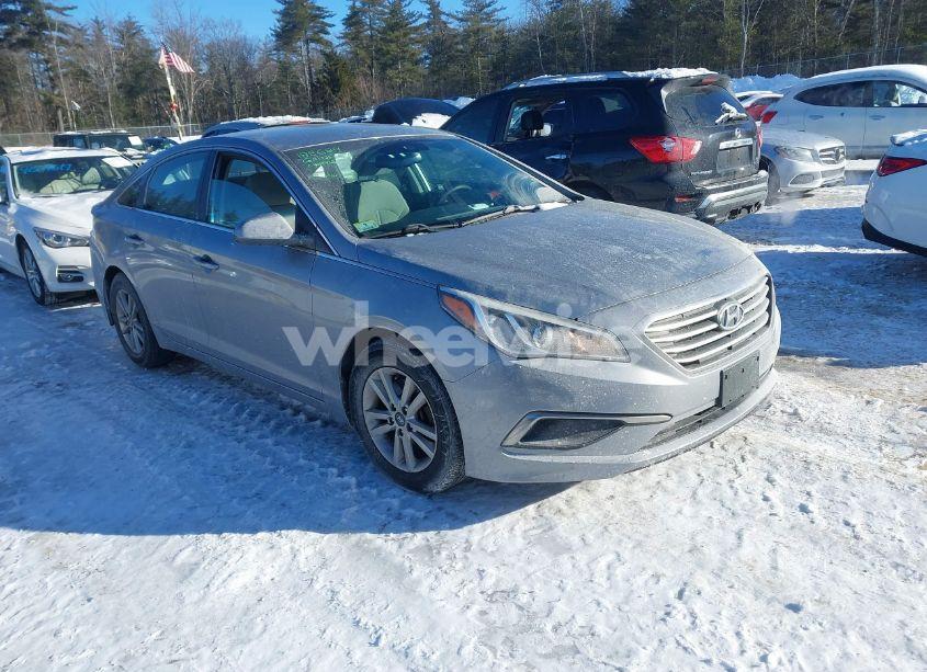 2016 Hyundai Sonata SE (VIN 5NPE24AF8GH425960) main photo