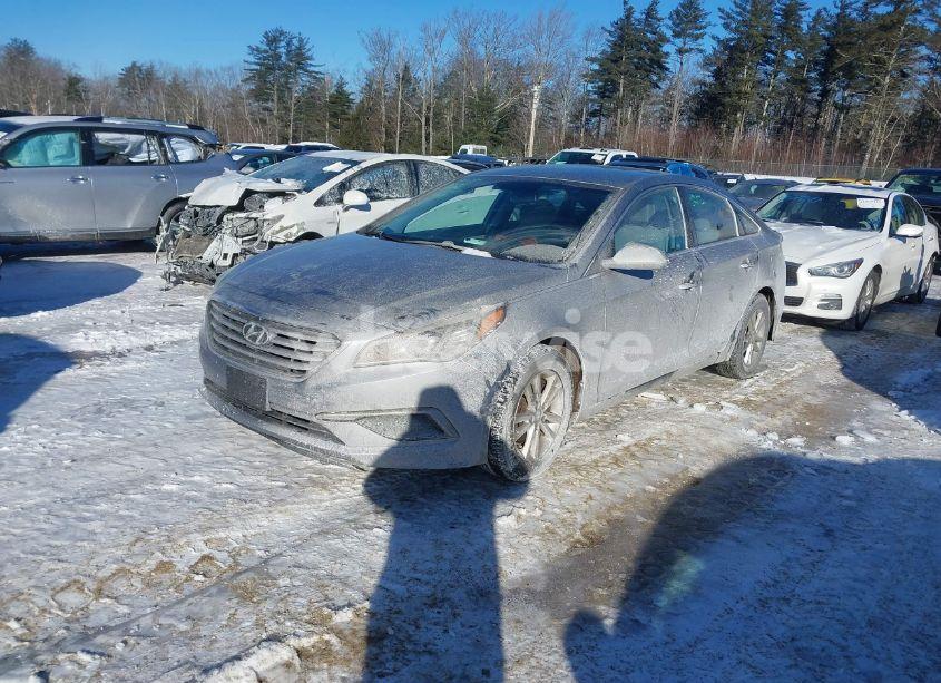 Photo 2 of 2016 Hyundai Sonata SE (VIN 5NPE24AF8GH425960)