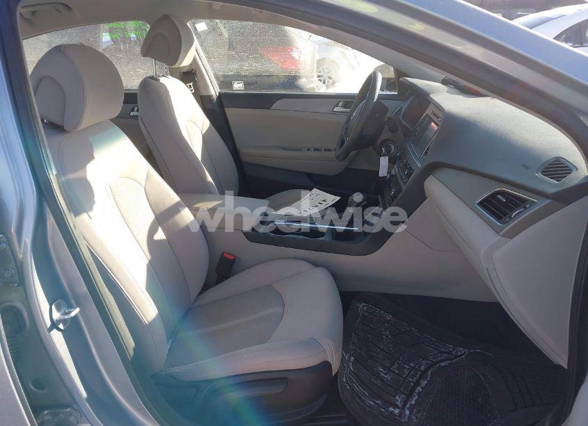 Photo 5 of 2016 Hyundai Sonata SE (VIN 5NPE24AF8GH425960)
