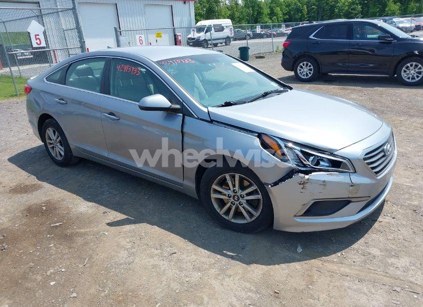 2016 Hyundai Sonata SE (VIN 5NPE24AF8GH426803) main photo