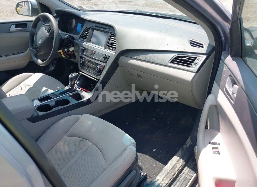 Photo 5 of 2016 Hyundai Sonata SE (VIN 5NPE24AF8GH426803)