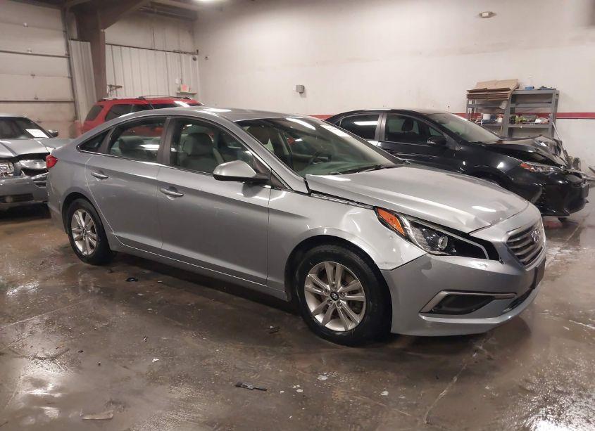 2017 Hyundai Sonata SE (VIN 5NPE24AF8HH438533) main photo