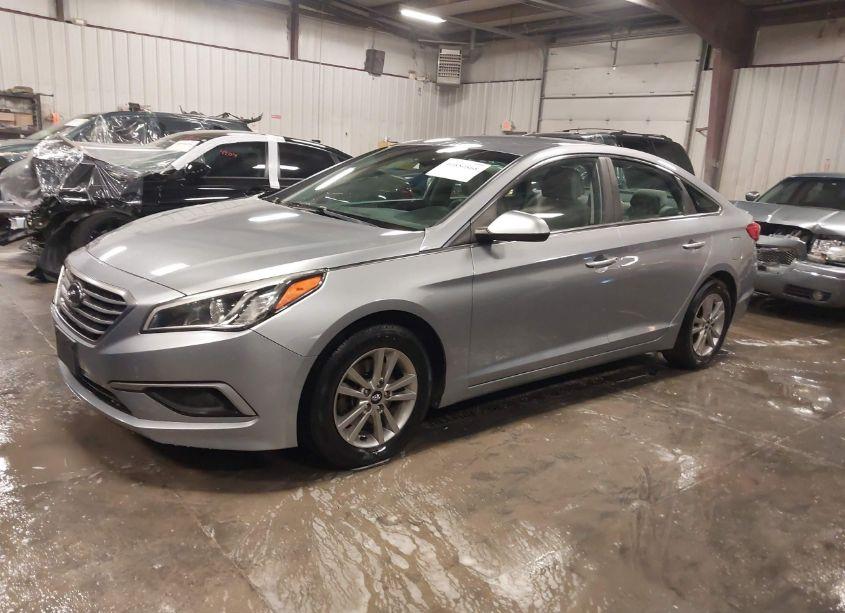 Photo 2 of 2017 Hyundai Sonata SE (VIN 5NPE24AF8HH438533)