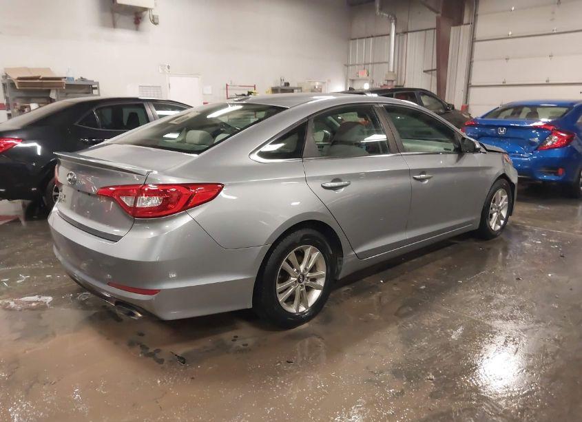Photo 4 of 2017 Hyundai Sonata SE (VIN 5NPE24AF8HH438533)