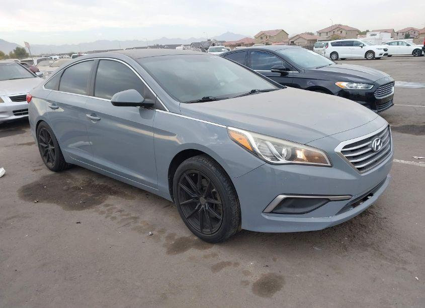 2017 Hyundai Sonata SE (VIN 5NPE24AF8HH505082) main photo
