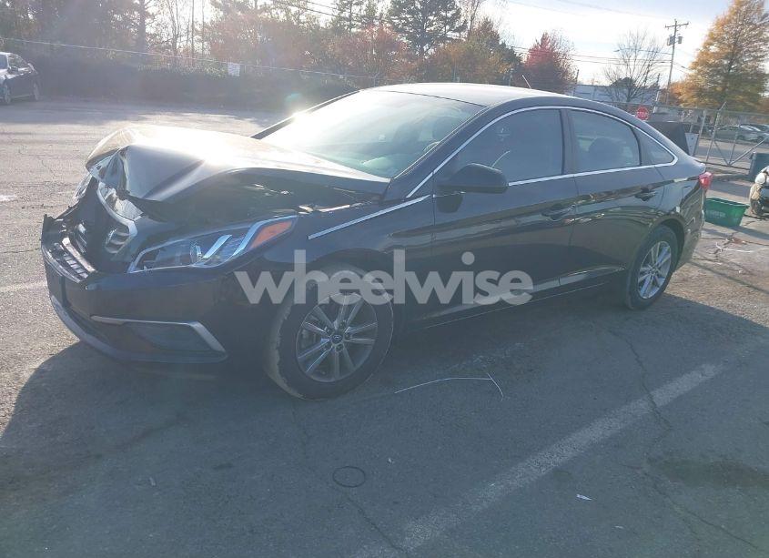 Photo 2 of 2017 Hyundai Sonata SE (VIN 5NPE24AF8HH563256)