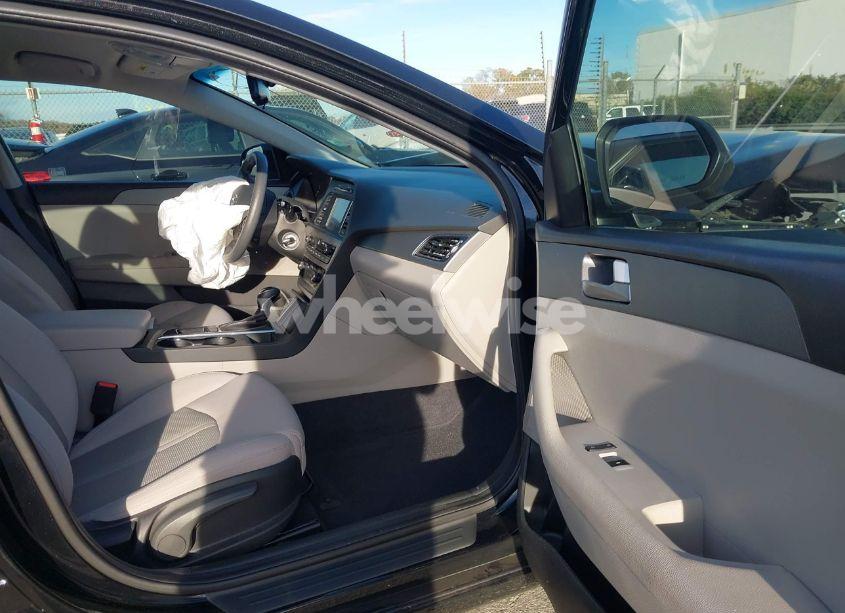 Photo 5 of 2017 Hyundai Sonata SE (VIN 5NPE24AF8HH563256)