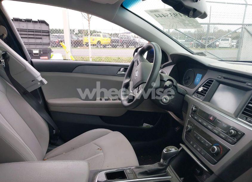 Photo 5 of 2017 Hyundai Sonata SE (VIN 5NPE24AF8HH566805)
