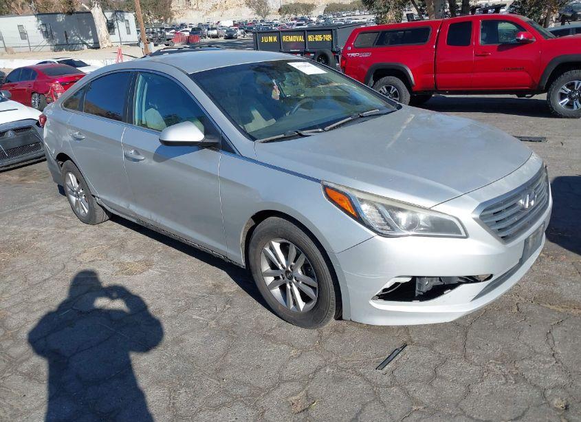 2017 Hyundai Sonata SE (VIN 5NPE24AF8HH574533) main photo