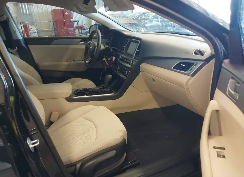 Photo 5 of 2018 Hyundai Sonata SE (VIN 5NPE24AF8JH606886)
