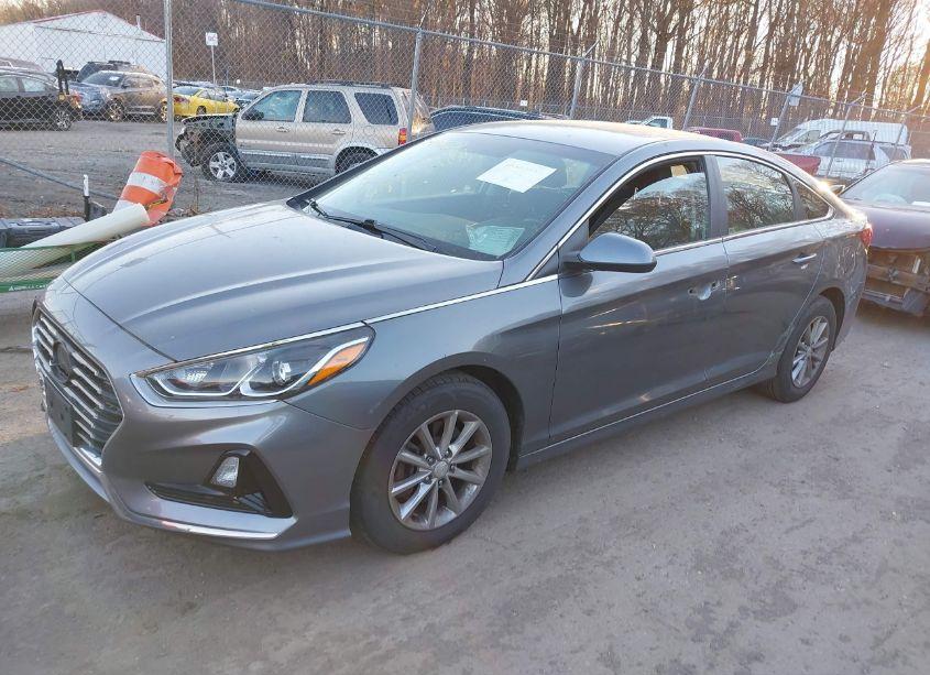 Photo 2 of 2018 Hyundai Sonata SE (VIN 5NPE24AF8JH614969)