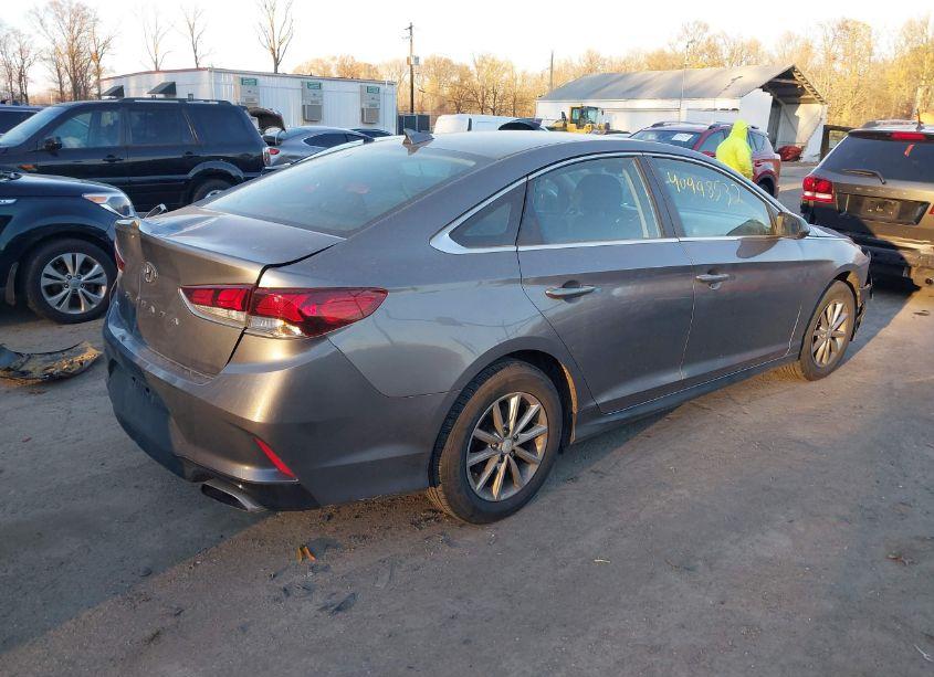 Photo 4 of 2018 Hyundai Sonata SE (VIN 5NPE24AF8JH614969)