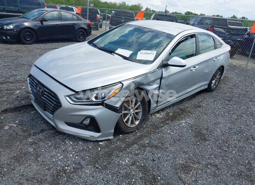 Photo 2 of 2018 Hyundai Sonata SE (VIN 5NPE24AF8JH621811)