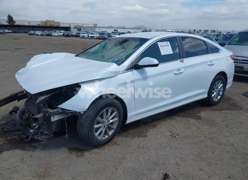 Photo 2 of 2018 Hyundai Sonata SE (VIN 5NPE24AF8JH658812)