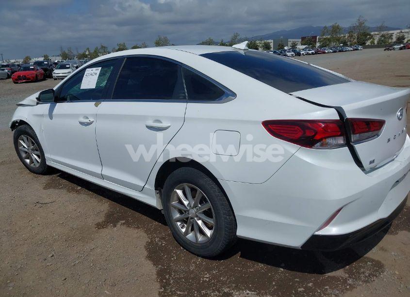 Photo 3 of 2018 Hyundai Sonata SE (VIN 5NPE24AF8JH658812)