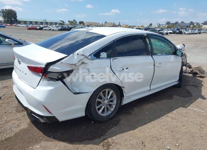 Photo 4 of 2018 Hyundai Sonata SE (VIN 5NPE24AF8JH658812)