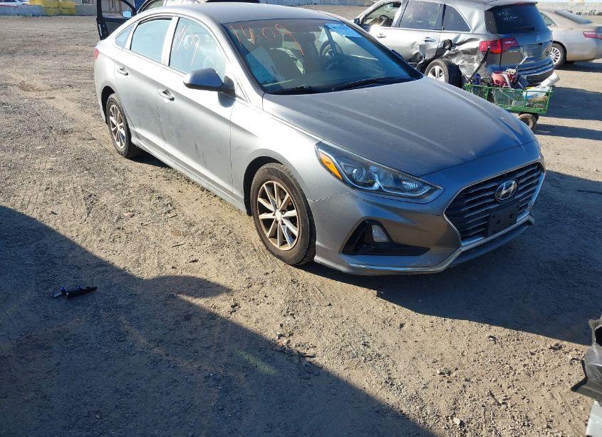 2018 Hyundai Sonata SE (VIN 5NPE24AF8JH674010) main photo