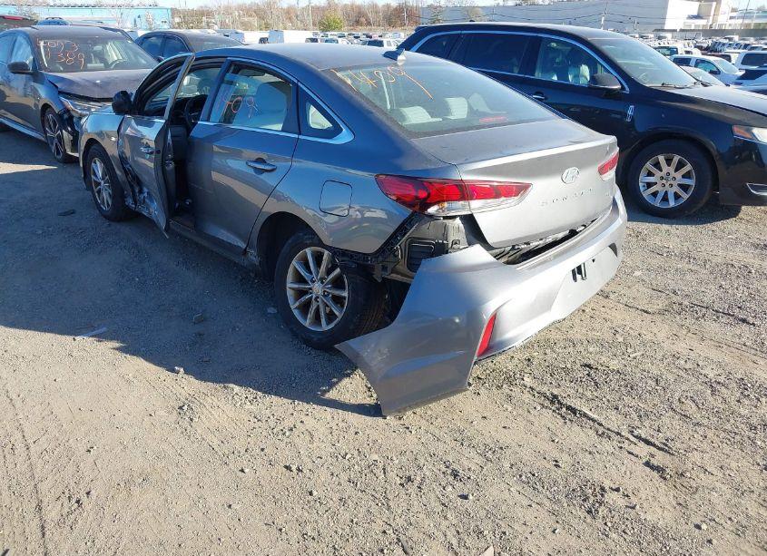 Photo 3 of 2018 Hyundai Sonata SE (VIN 5NPE24AF8JH674010)