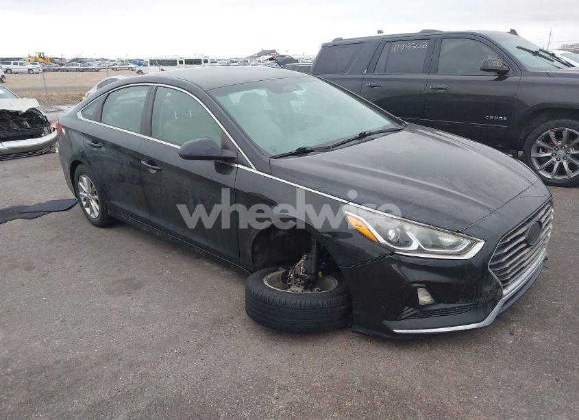 2018 Hyundai Sonata SE (VIN 5NPE24AF8JH699022) main photo