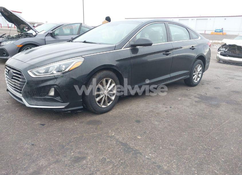 Photo 2 of 2018 Hyundai Sonata SE (VIN 5NPE24AF8JH699022)