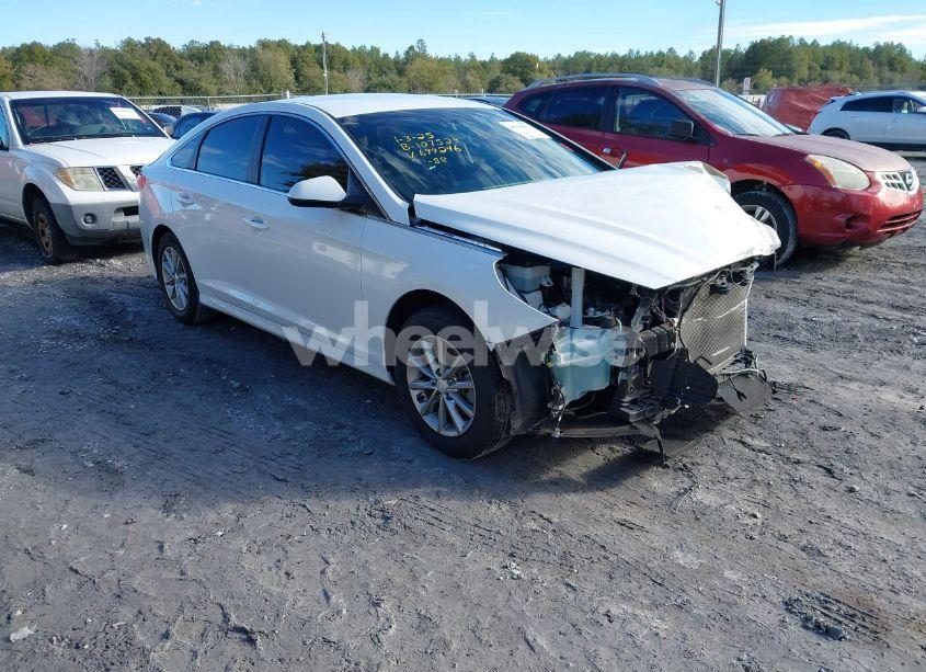 2018 Hyundai Sonata SE (VIN 5NPE24AF8JH699246) main photo