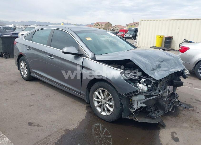2018 Hyundai Sonata SE (VIN 5NPE24AF8JH700427) main photo