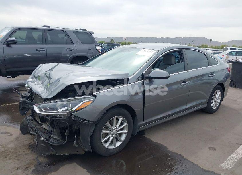 Photo 2 of 2018 Hyundai Sonata SE (VIN 5NPE24AF8JH700427)