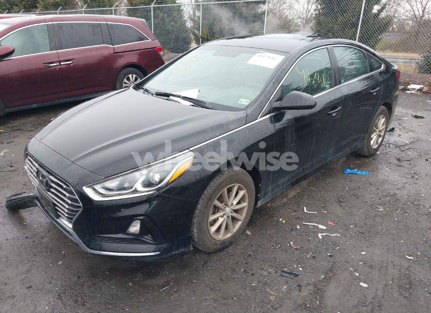 Photo 2 of 2019 Hyundai Sonata SE (VIN 5NPE24AF8KH735664)