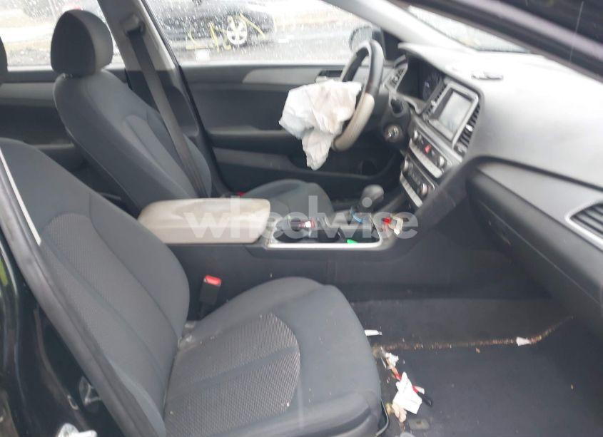 Photo 5 of 2019 Hyundai Sonata SE (VIN 5NPE24AF8KH735664)