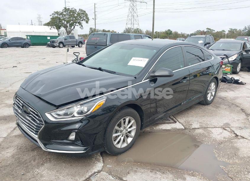 Photo 2 of 2019 Hyundai Sonata SE (VIN 5NPE24AF8KH735907)
