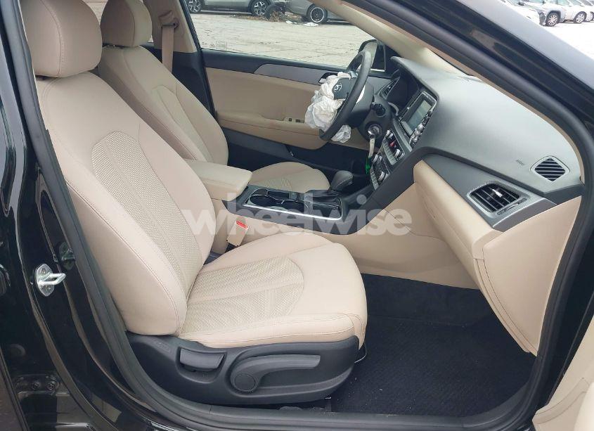 Photo 5 of 2019 Hyundai Sonata SE (VIN 5NPE24AF8KH735907)