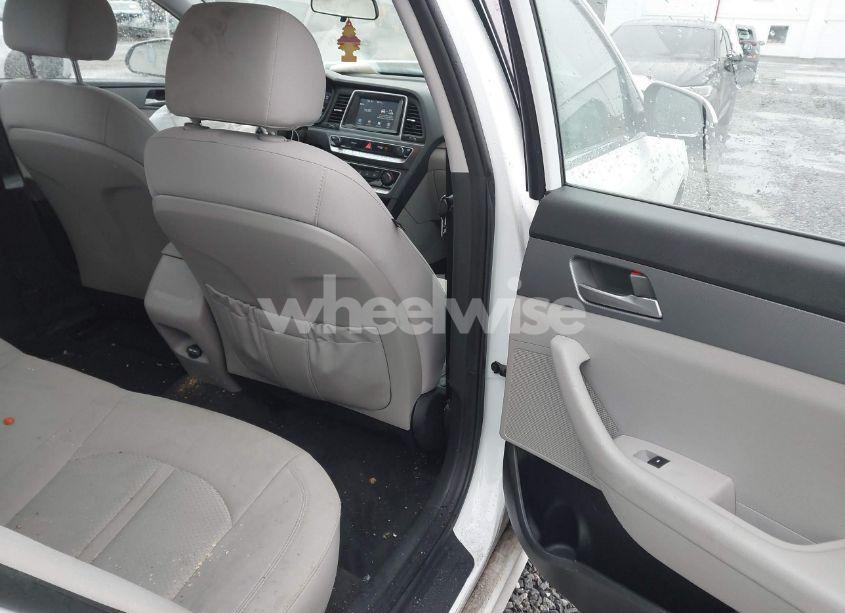Photo 8 of 2019 Hyundai Sonata SE (VIN 5NPE24AF8KH741173)