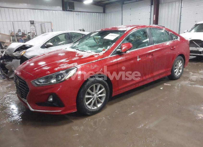 Photo 2 of 2019 Hyundai Sonata SE (VIN 5NPE24AF8KH745000)