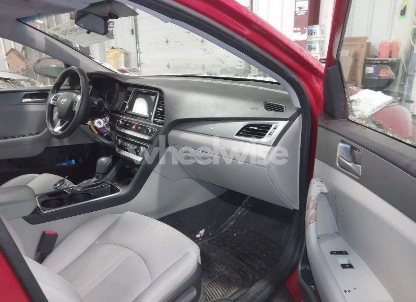 Photo 5 of 2019 Hyundai Sonata SE (VIN 5NPE24AF8KH745000)