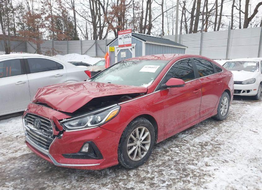 Photo 2 of 2019 Hyundai Sonata SE (VIN 5NPE24AF8KH751590)