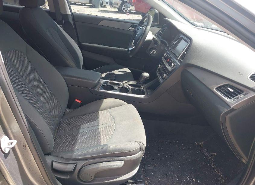 Photo 5 of 2019 Hyundai Sonata SE (VIN 5NPE24AF8KH757129)