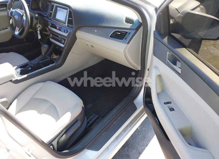 Photo 5 of 2019 Hyundai Sonata SE (VIN 5NPE24AF8KH769507)