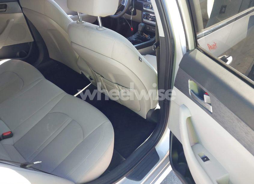 Photo 8 of 2019 Hyundai Sonata SE (VIN 5NPE24AF8KH769507)