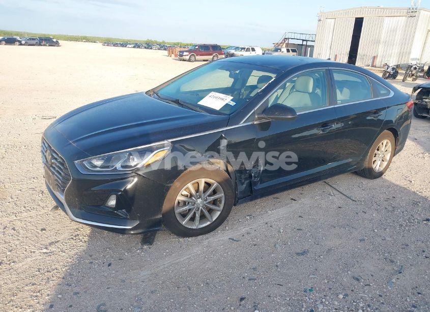 Photo 2 of 2019 Hyundai Sonata SE (VIN 5NPE24AF8KH777929)