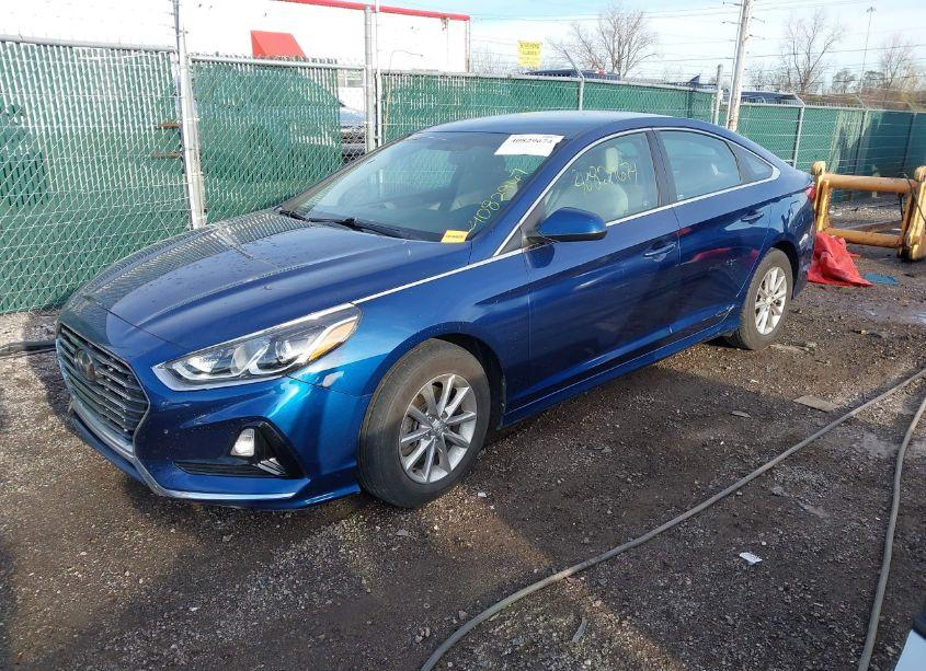Photo 2 of 2019 Hyundai Sonata SE (VIN 5NPE24AF8KH779731)