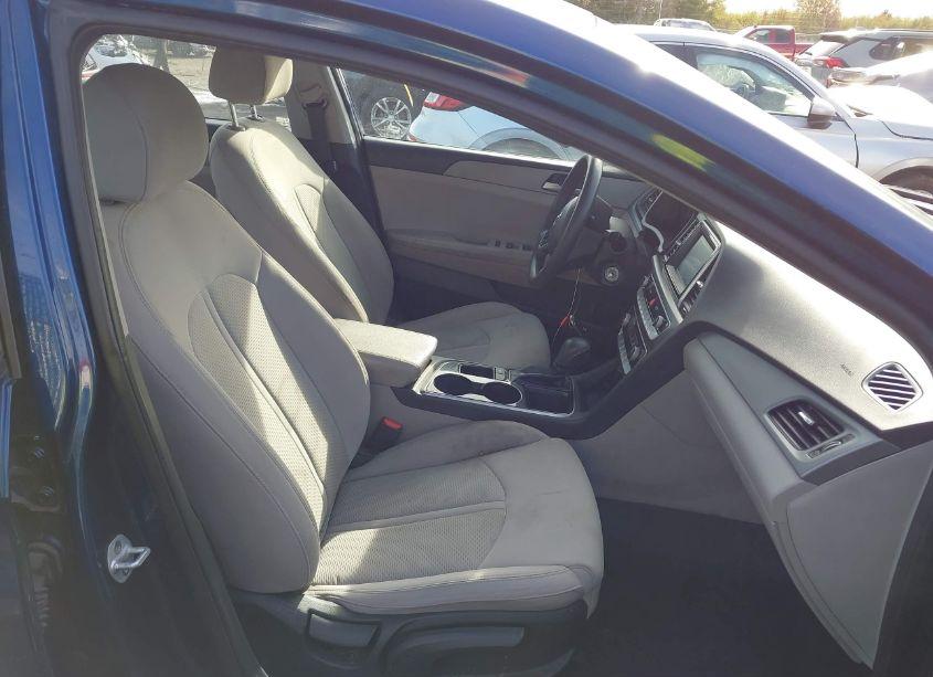 Photo 5 of 2019 Hyundai Sonata SE (VIN 5NPE24AF8KH779731)