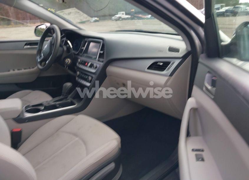 Photo 5 of 2019 Hyundai Sonata SE (VIN 5NPE24AF8KH800304)