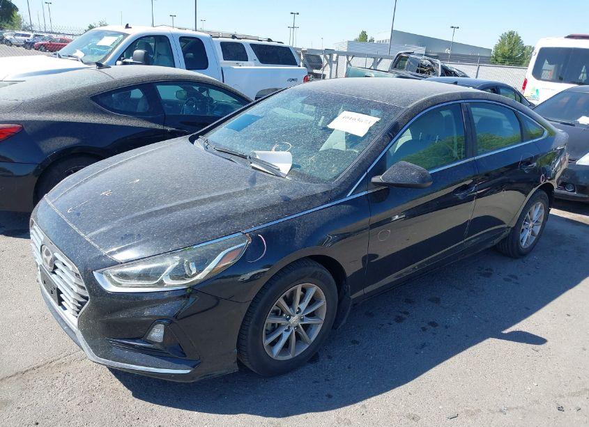 Photo 2 of 2019 Hyundai Sonata SE (VIN 5NPE24AF8KH801632)