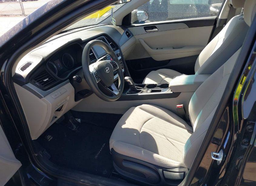 Photo 5 of 2019 Hyundai Sonata SE (VIN 5NPE24AF8KH801632)