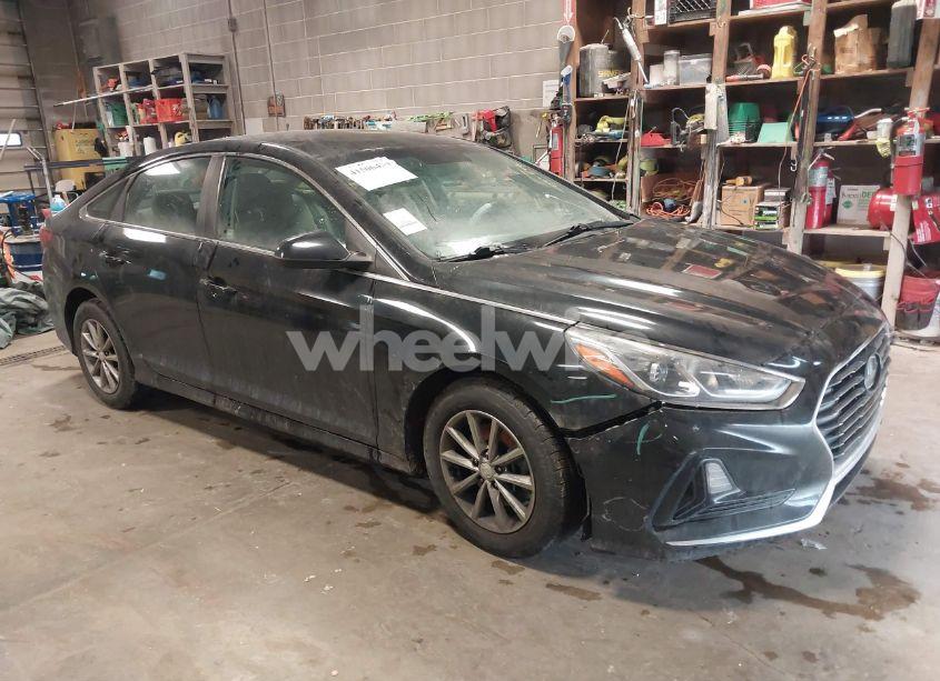 2019 Hyundai Sonata SE (VIN 5NPE24AF8KH808001) main photo